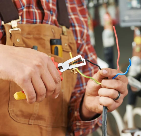 electrician cutting and trimming wires